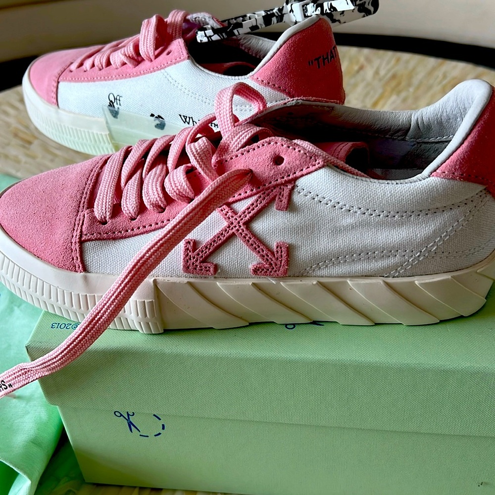 Off-WHITE BRAND NWT low vulcanized canvas suede white pink nwt